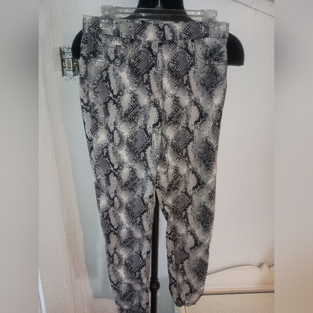 No Boundaries Black and Gray Snake Print Jeggings